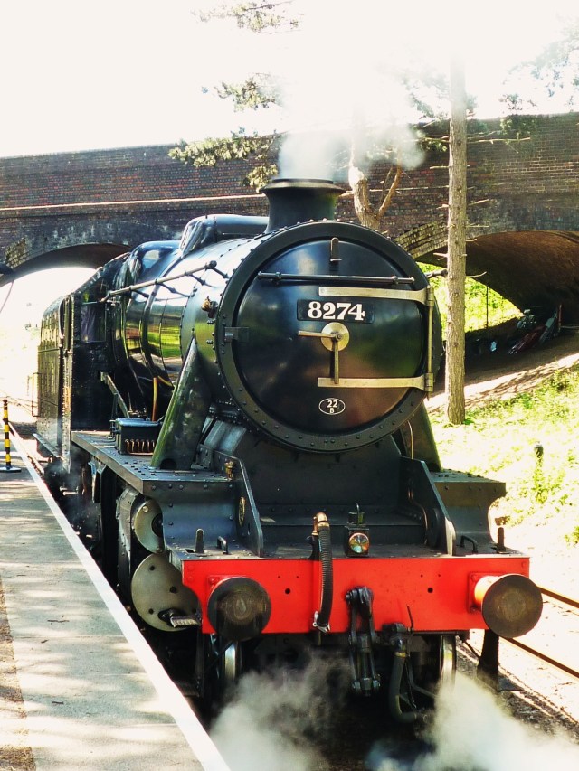 8275 about to run round the train at Cheltenham Racecousre Station - Dave Parkes