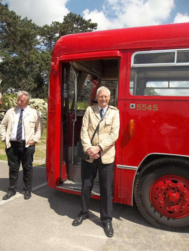 Mike (Driver) & Malcolm (Conductor) with 5545 (BMMO S16) Bus at Cheltenham Racecourse Station