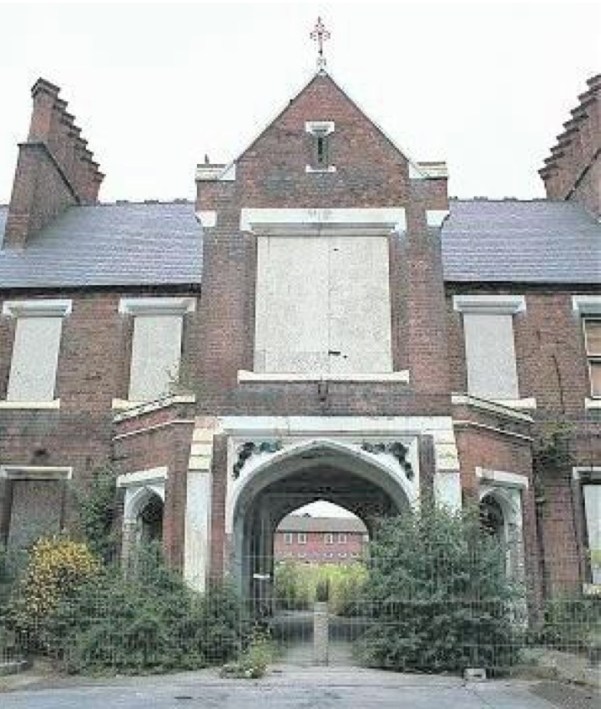 The Archway of Tears could be preserved as a meeting place and community asset. The Birmingham Conservation Trust has been engaged in finding a suitable use for the gatehouse. There is a very large and imposing room above the archway which could be used for events and conferences and there is a real need for a Community Hub in the deprived area around the hospital. Although the building was turned down for listing which means certain funding sources will not be available, The Birmingham Conservation Trust believe that the project should satisfy community requirements and stand a real chance of preservation as a community asset.