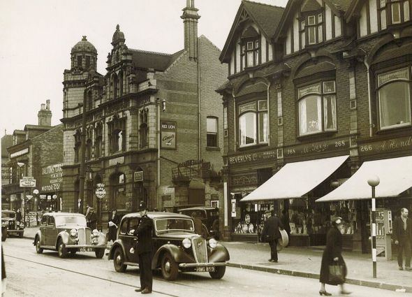 The Red Lion Handsworth in better days, Photographed here in 1949 with locally manufactured Rover & Austin cars bought to a halt by the policeman on “point duty”.