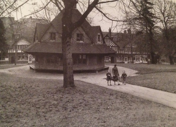 Bournville Village Green and the Rest House in 1960. Bedford Tyler's 'country town style' row of shops is in the background.